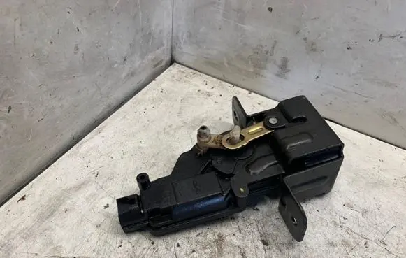 Loading door lock