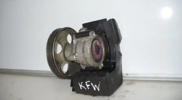 Peugeot 206 Power steering pump 26079836QN 7003