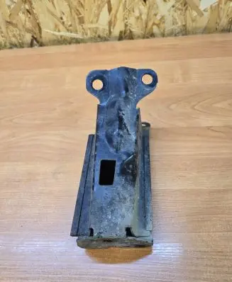 Volvo V70 Radiator mount bracket
