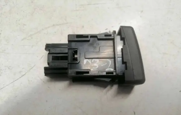 Mazda 3 I Hazard light switch BP4K664H0 06102006 03750330
