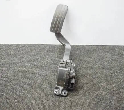 Renault Master III Accelerator throttle pedal 8200672372C 8200672372