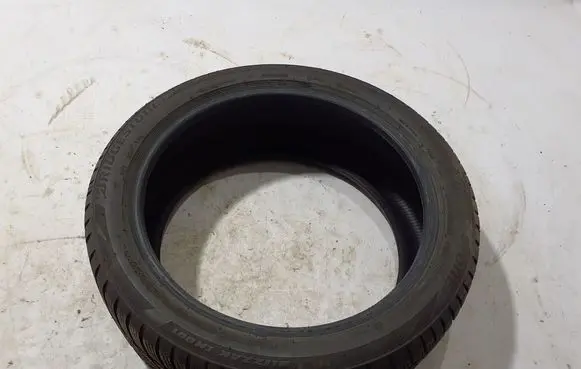 Volvo C40 R18 winter tire 23545R20