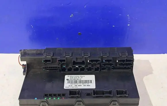 Mercedes-Benz C W203 Fuse module 2095452101 5DK00848603