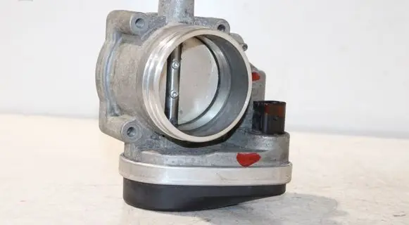 BMW 5 E60 E61 Throttle valve 7502444