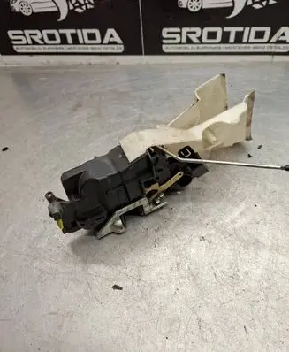 Mercedes-Benz E W210 Front door lock 2027204435