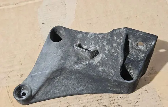 BMW 5 E39 Engine mounting bracket 6750441 6576