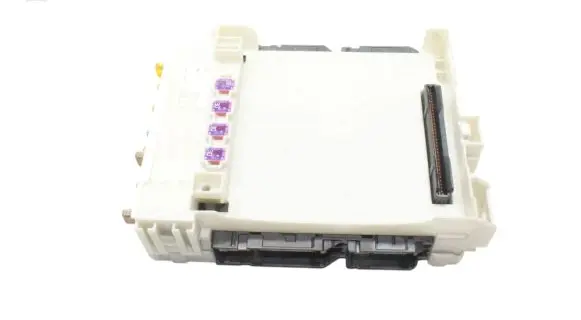 Toyota Prius (XW50) Fuse module 8273047530C 8273047530