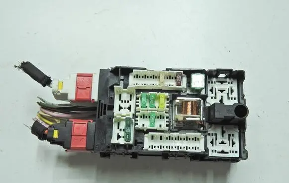 Peugeot 308 Fuse module 9665492680 20140301 018014781