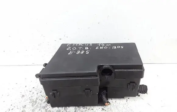 Ford Focus Fuse module AV6T14A142AB