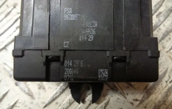 Peugeot 2008 I Seat heating relay 9638059380