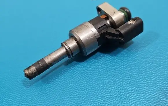Opel Astra K Fuel injector 55577403 IMPRK1532149