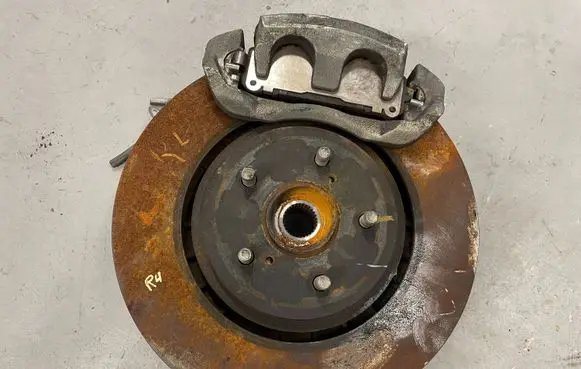 Toyota RAV 4 (XA50) Front wheel hub