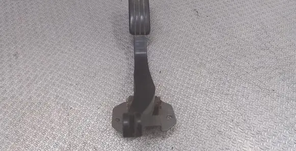Renault Sandero I Accelerator throttle pedal 11218213