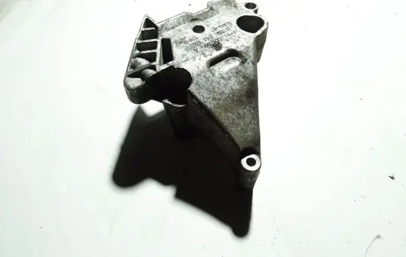 Volkswagen PASSAT B6 Engine mounting bracket 03G199207G