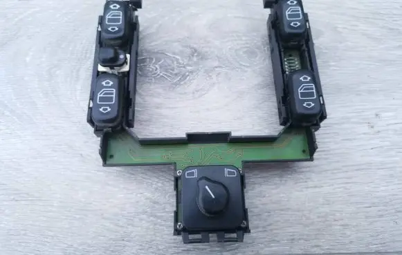Mercedes-Benz E W210 Electric window control switch 2108200110 03750000