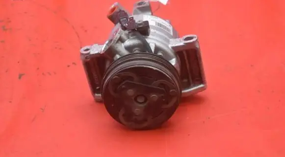 Dacia Sandero Air conditioning (A/C) compressor (pump) T22318BA