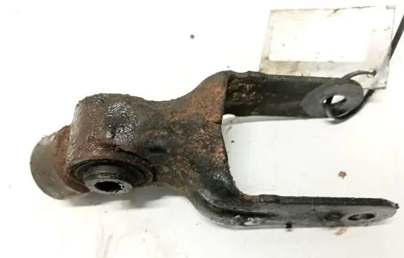 Citroen C4 I Engine mounting bracket 
