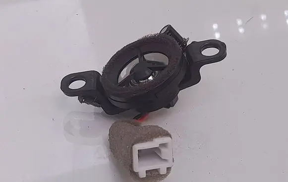 Front door high frequency speaker