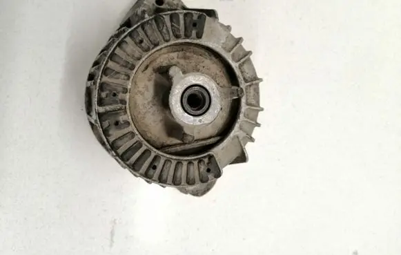 Mercedes-Benz E W211 Engine mount bracket A2042400217Q3