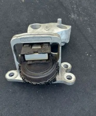 Nissan Juke I F15 Engine mount bracket 4BA0A