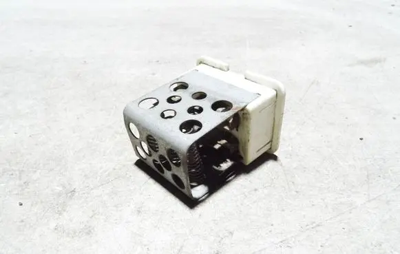 Opel Astra H Coolant fan relay 52475432