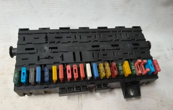 Volkswagen PASSAT B2 Fuse module 171941821D 171941813D