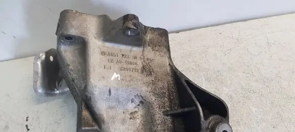 Mercedes-Benz GLK (X204) Engine mounting bracket A6512235004