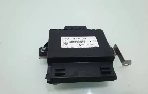 Volkswagen Touareg II Voltage converter/converter module 7PP959663E
