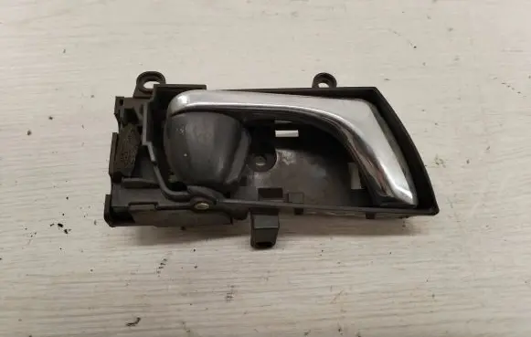 Subaru Legacy Front door interior handle