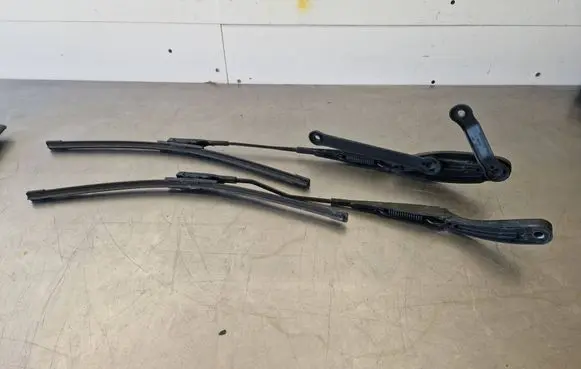 Mercedes-Benz C W205 Front wiper blade arm A2058200244 A2058200144