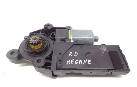 Renault Megane III Front door window regulator motor 0130822479 807300019R 915239102