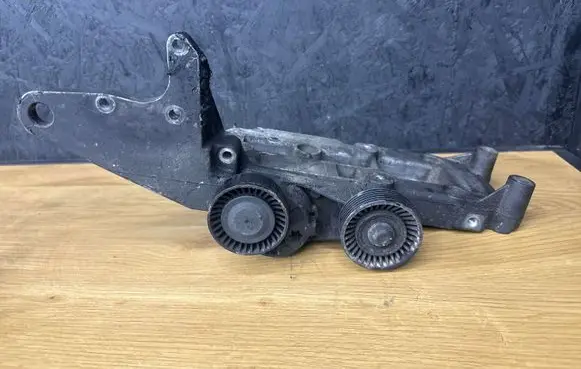Volvo S80 Generator/alternator bracket 8642196