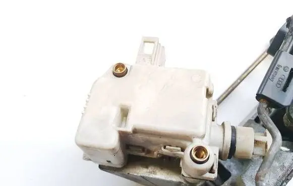 Volkswagen Polo IV 9N3 Central locking motor 