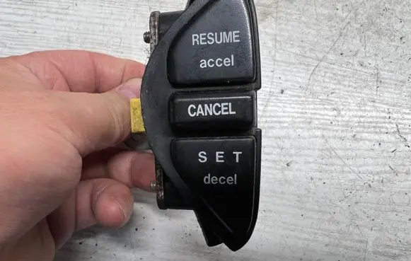 Honda Accord Steering wheel buttons/switches 6014795