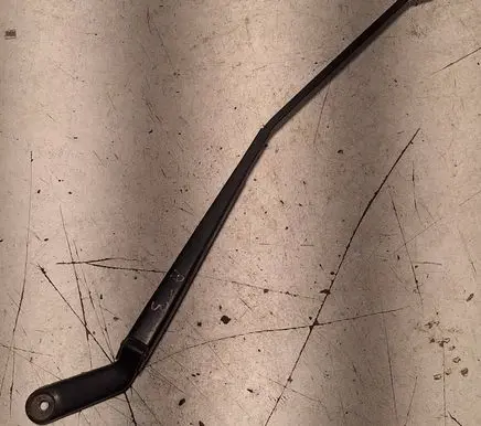 Front wiper blade arm