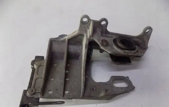 Nissan Qashqai Engine mount bracket 238974ui2oj4kl3