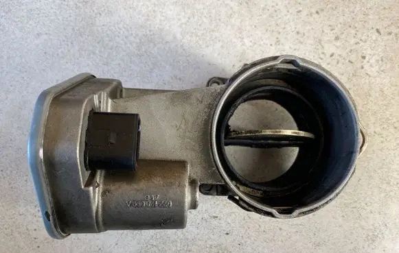 Volkswagen Phaeton Throttle valve 07Z128069A