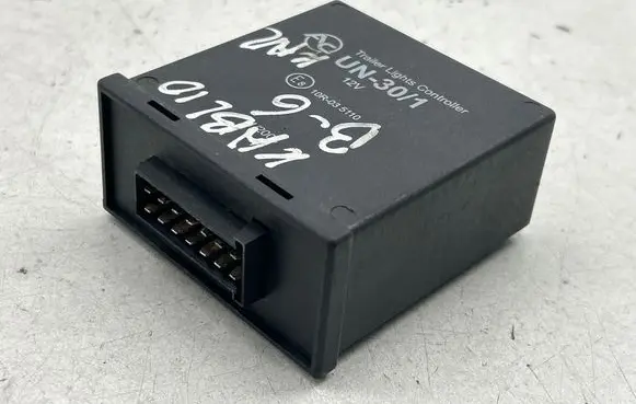 Volkswagen PASSAT B7 Tow bar trailer control unit/module 10R035110