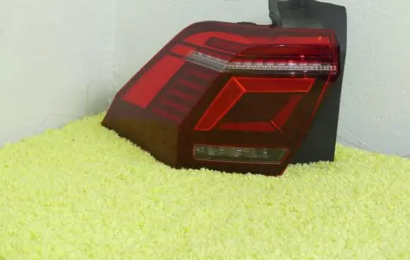 Volkswagen Tiguan Rear/tail lights 5NA945207J