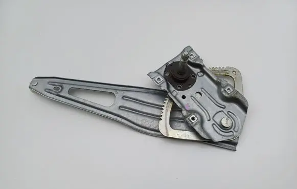 Toyota Yaris Rear door manual window regulator 