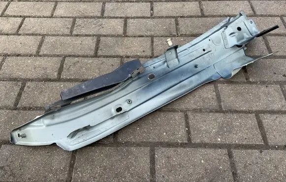 Audi Q7 4L Fender mounting bracket 4L0805157B 4L0805175