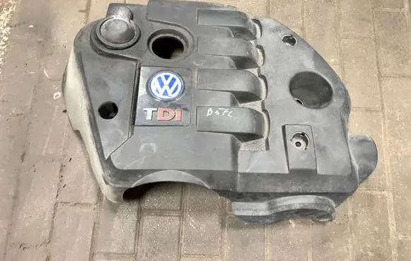 Volkswagen PASSAT B5 Engine cover (trim) 038103925DG 038103925DH 038103925DN