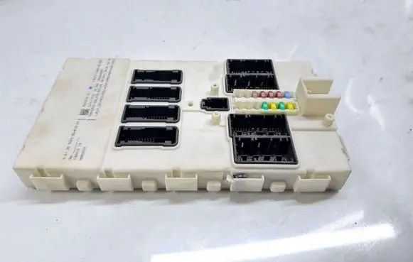 BMW 3 F30 F35 F31 Comfort/convenience module 9303543 519117F12