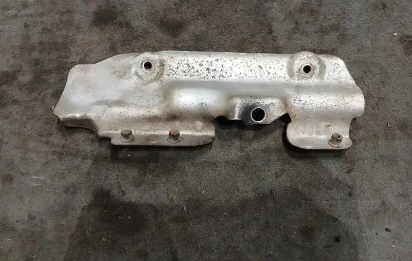 BMW 5 F10 F11 Heat shield in engine bay 7577005