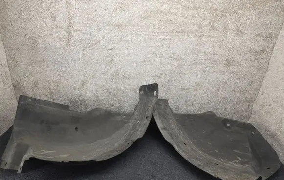 Front wheel arch liner splash guards