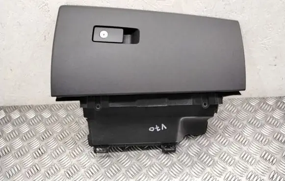Volvo V70 Glove box 39831231 31305492
