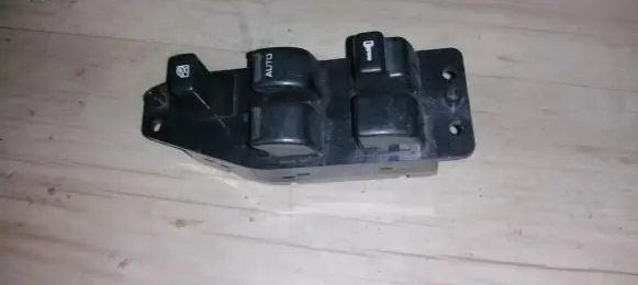 Nissan Almera N16 Electric window control switch