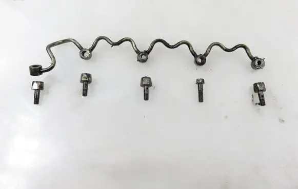Toyota RAV 4 (XA20) Fuel injector supply line/pipe 