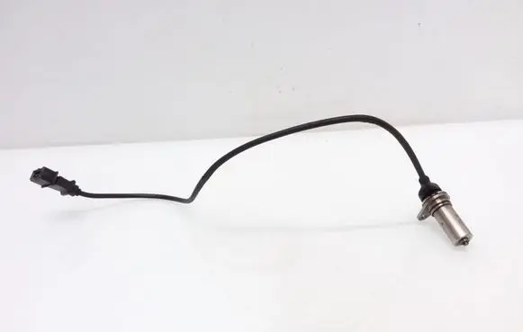Volkswagen PASSAT B5 Crankshaft position sensor 028907319B