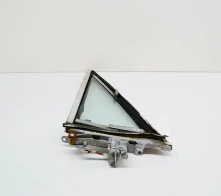 Mercedes-Benz 250 280 W108 Front door vent window glass four-door 1087201855 A1087201855
